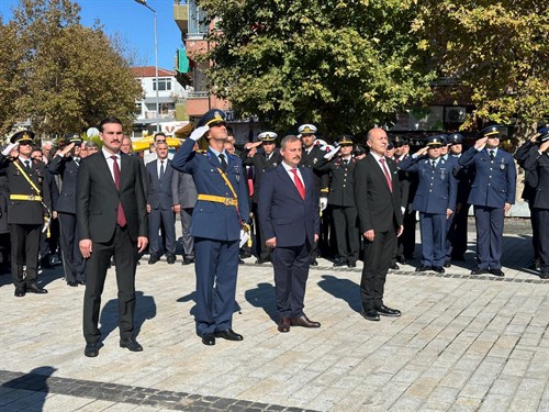 Cumhuriyet Bayramı Çelenk Sunma Töreni Gerçekleştirildi